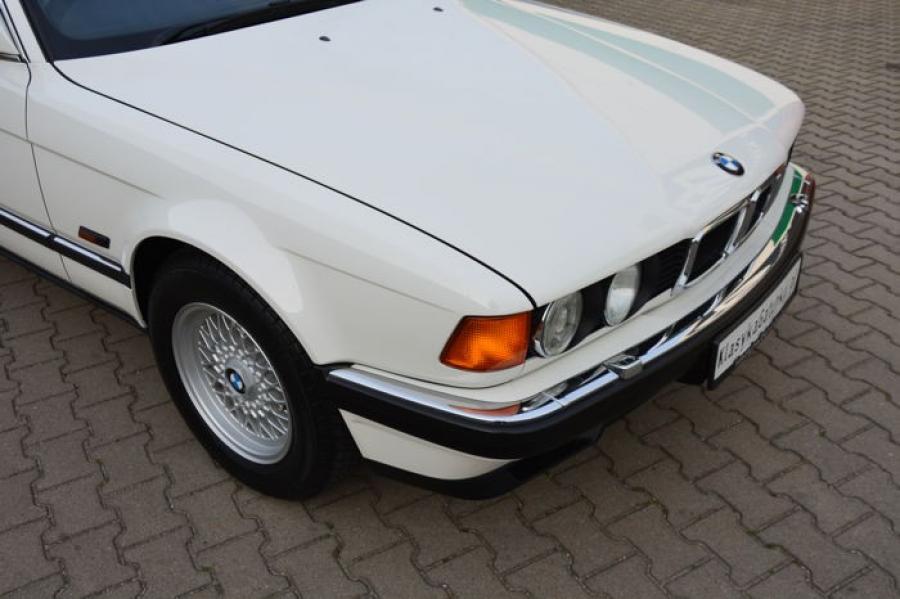 Детали экстерьера BMW 740i (E32) 1992 года  (UK) (фото 108 из 170)